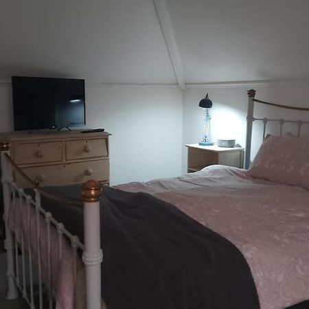 Homestay Пул Екстер'єр фото