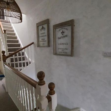Homestay Пул Екстер'єр фото