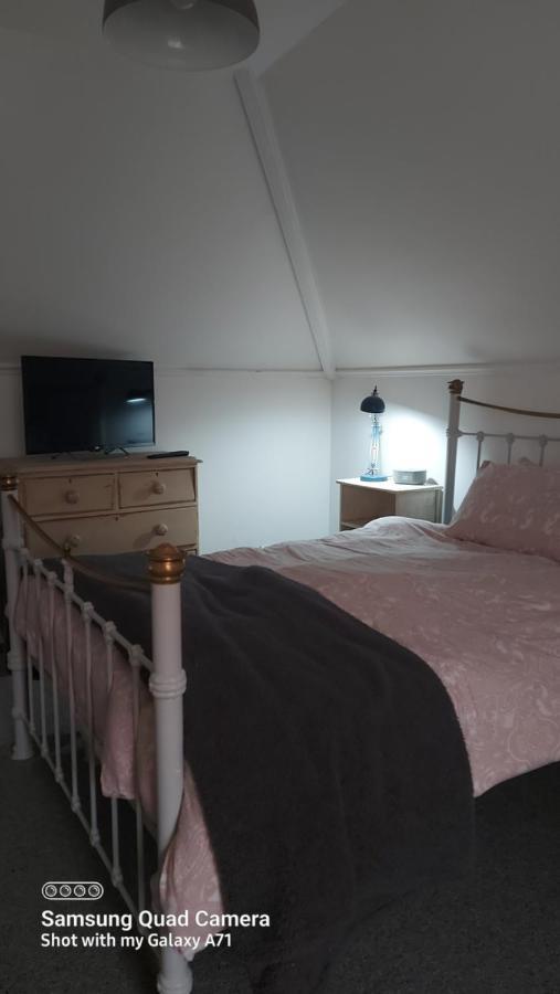 Homestay Пул Екстер'єр фото